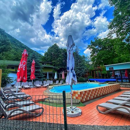 Pensiunea El Plazza Baile Herculane Bagian luar foto