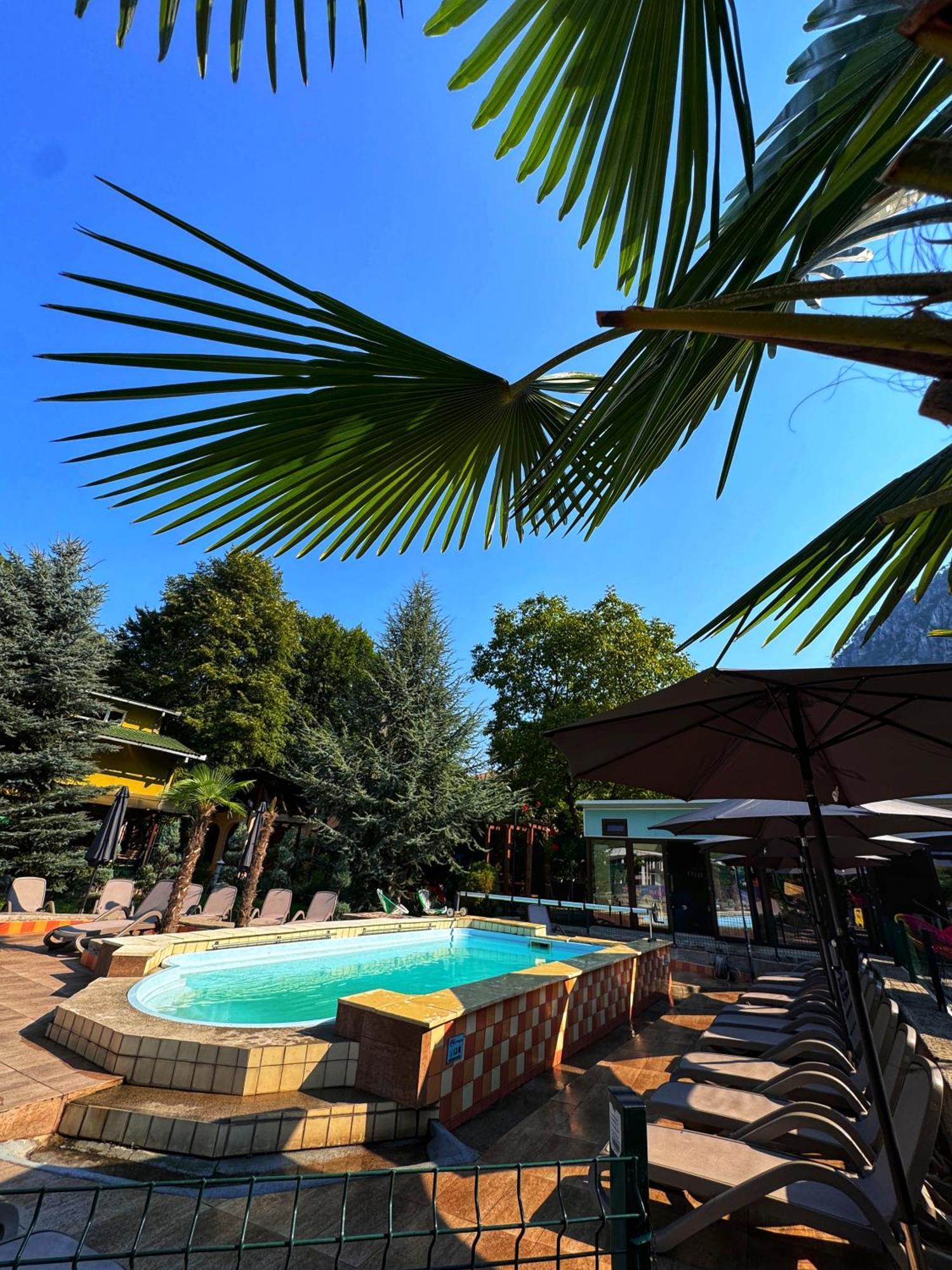 Pensiunea El Plazza Baile Herculane Bagian luar foto