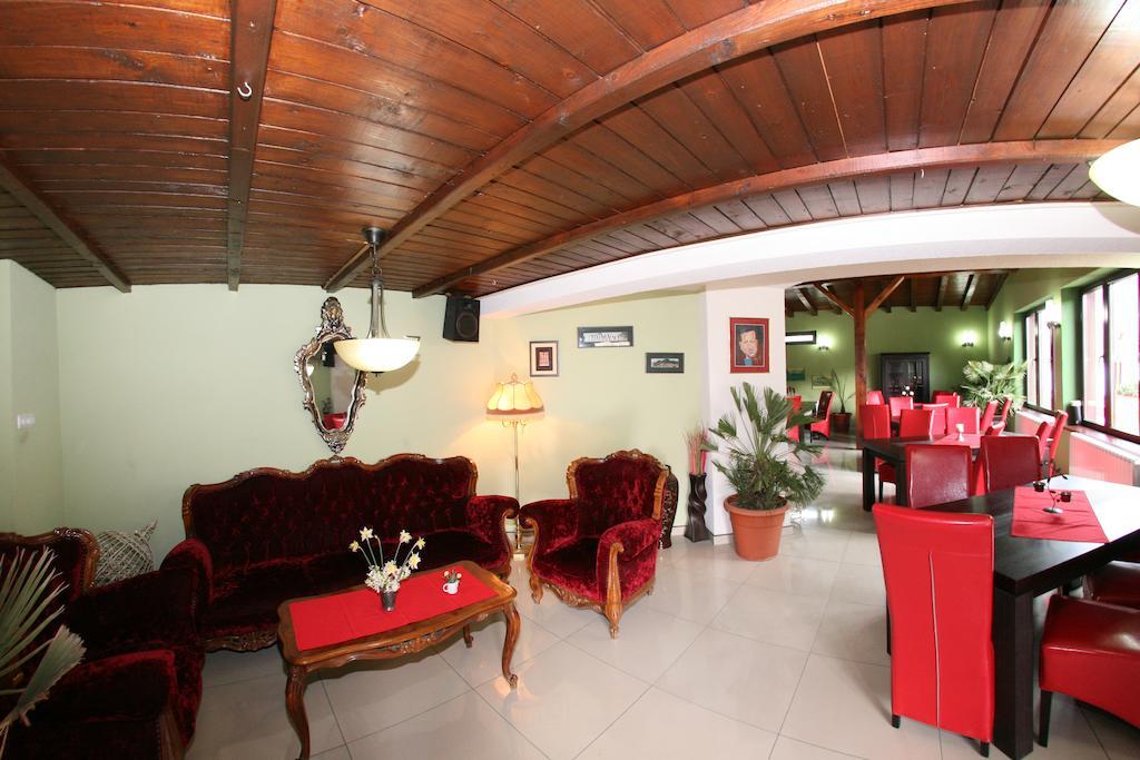 Pensiunea El Plazza Baile Herculane Bagian luar foto