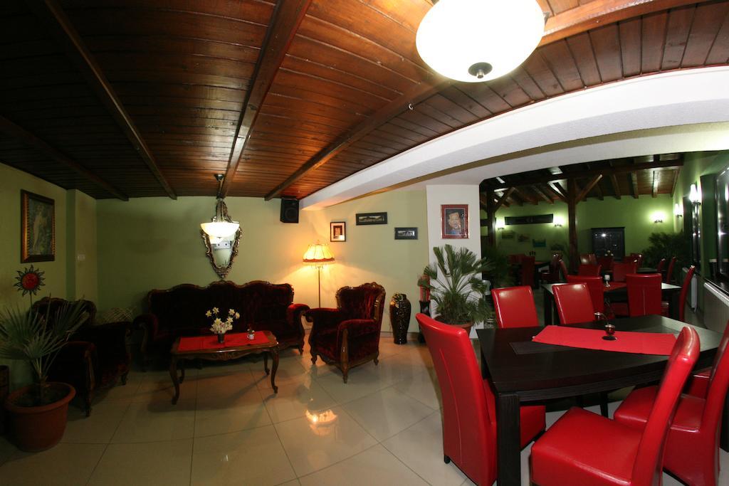 Pensiunea El Plazza Baile Herculane Bagian luar foto