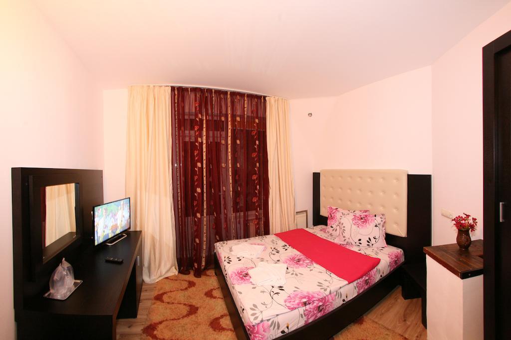 Pensiunea El Plazza Baile Herculane Bagian luar foto